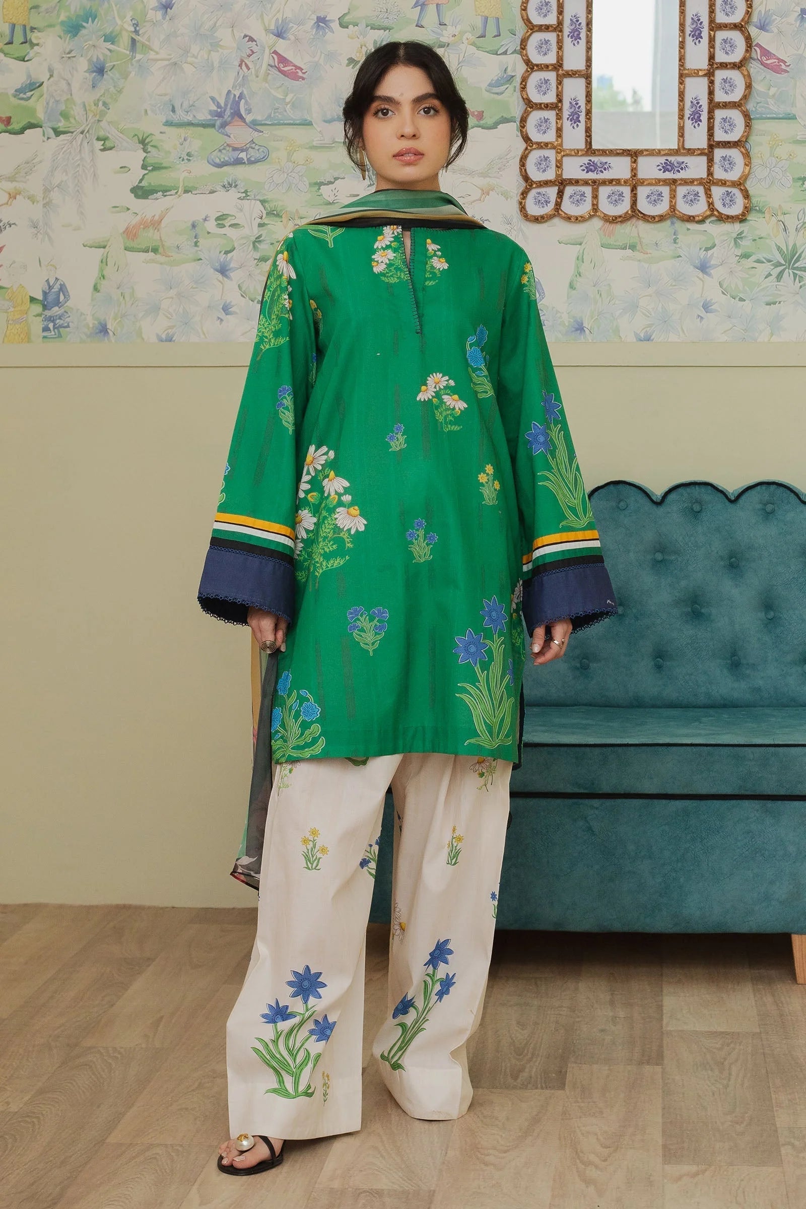 CO 498-3 Piece Unstitched Digital Printed Lawn Suit ( Fine Printed Polly Lawn Dupatta )