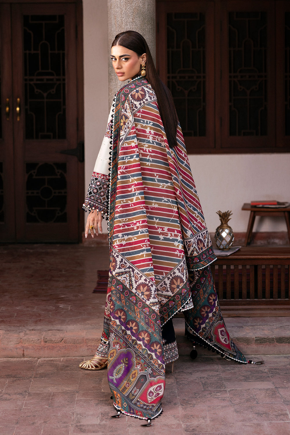 3 Piece - Unstitched Fully Embroidered Lawn Fabric JZ-2800